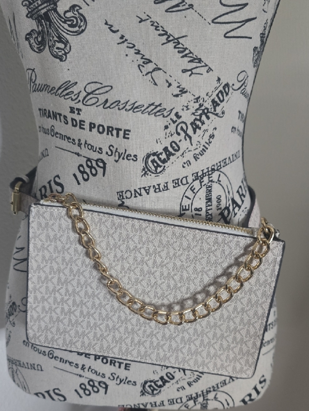 Michael Kors Cream MK W/ Gold Hardware & Gold Chain Belt Bag (NWOT)(S)✨️🤍✨️ - Picture 2 of 9